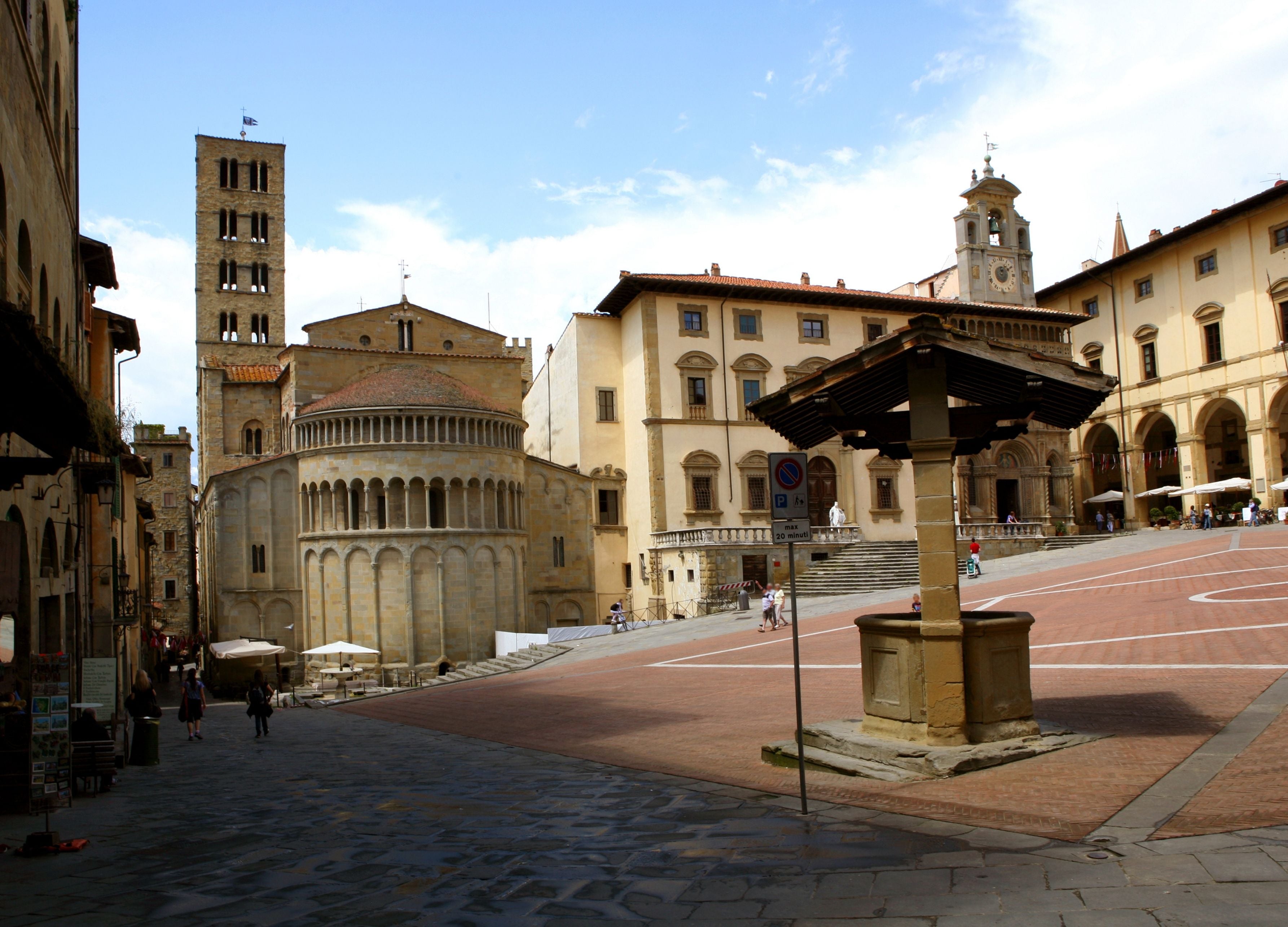 The medieval cities of Arezzo and Cortona