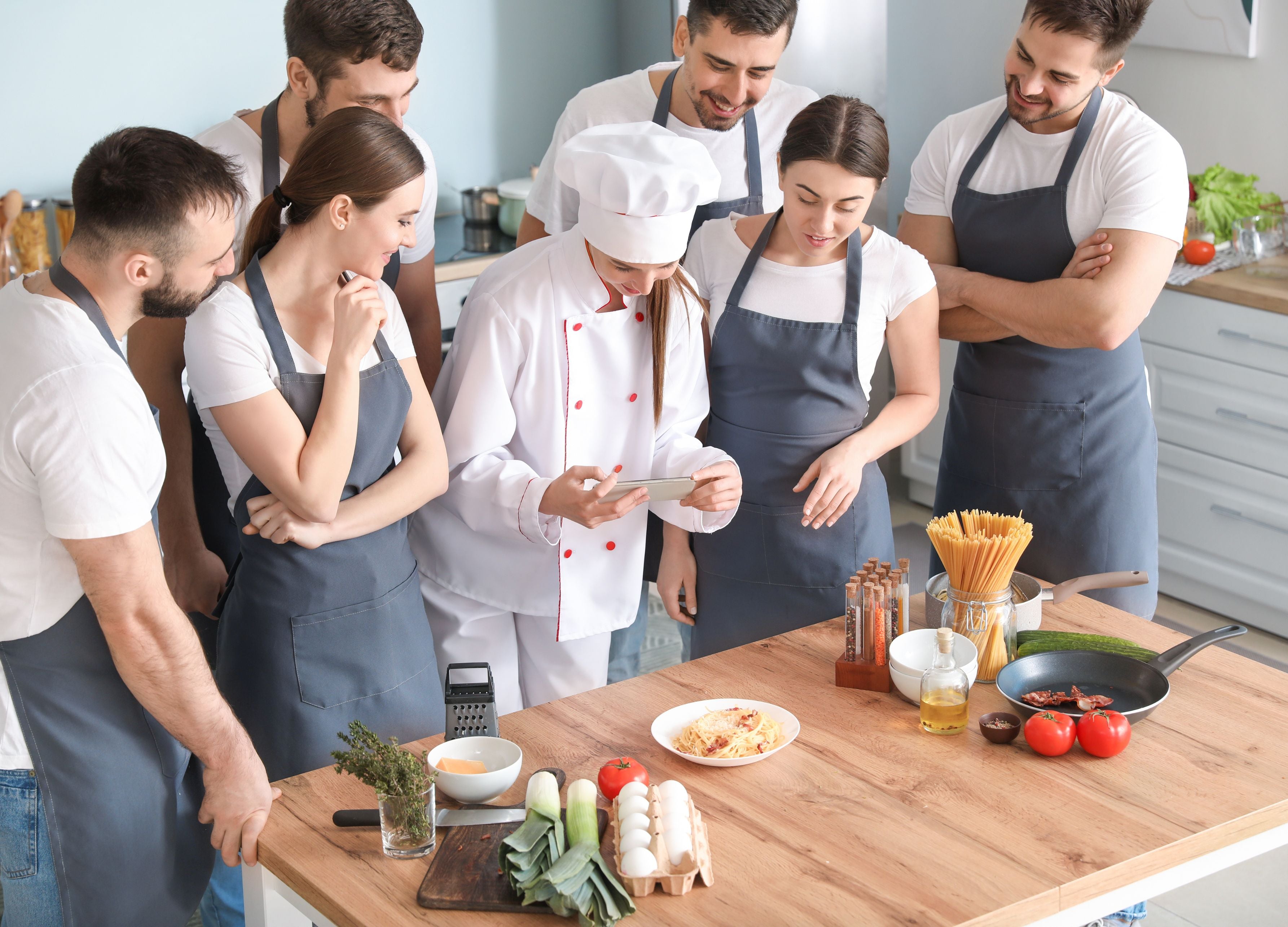 Kelas memasak Romawi dengan membuat pasta segar